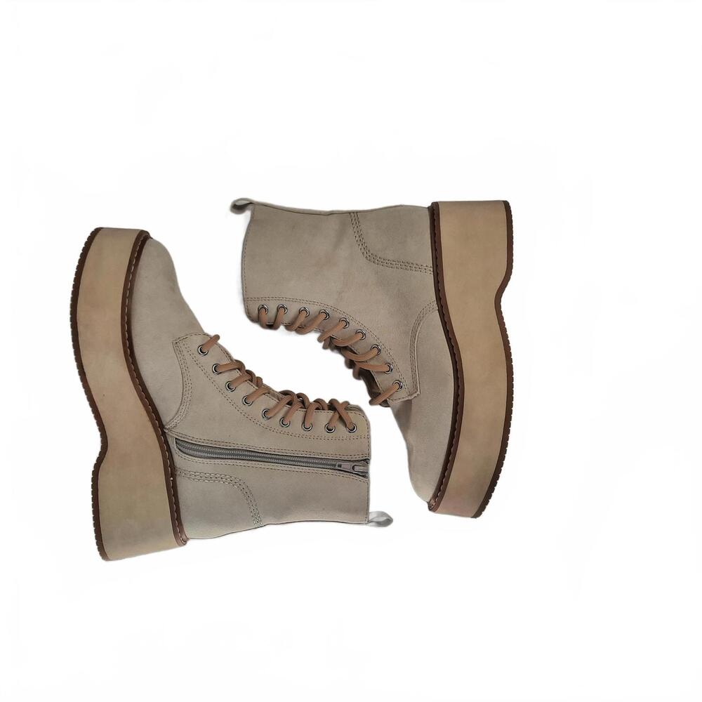 Cool Planet by Steve Madden Stormy Lace-Up Platformā Boots Size 6